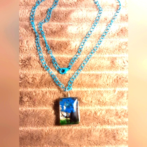 Hand Crafted Dried Flowers ,Pressed Flowers Necklace ,Blue With Matching Chain. - Picture 1 of 2